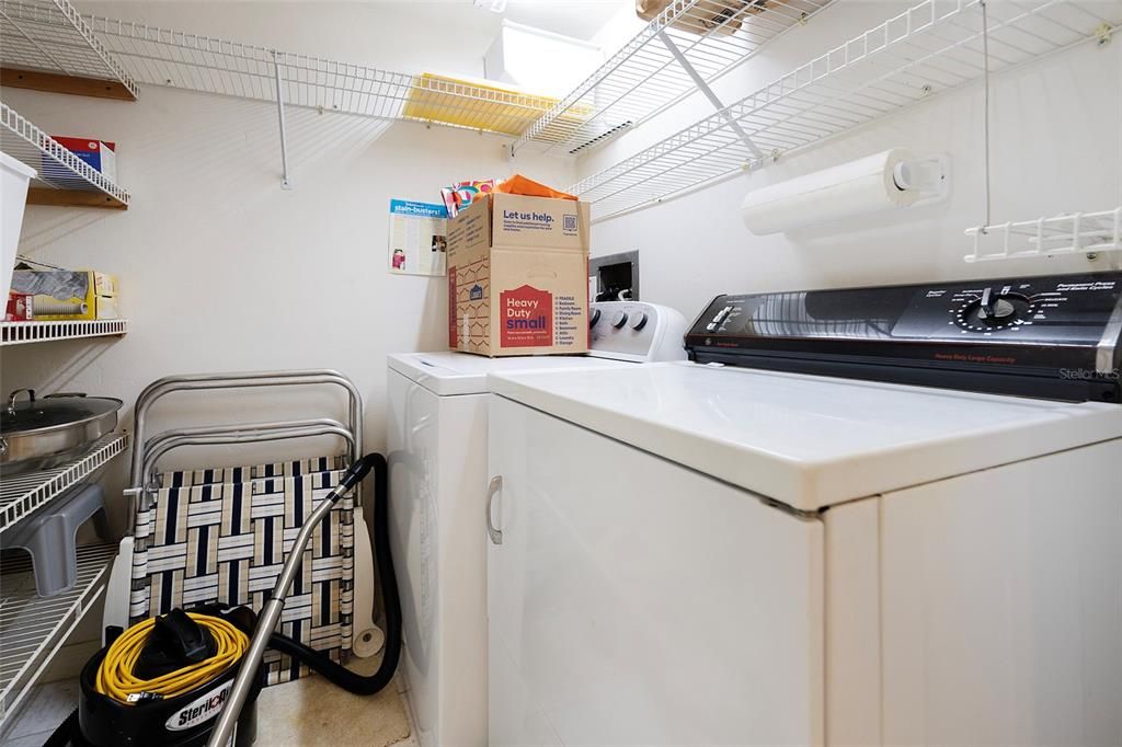 Active With Contract: $389,900 (3 beds, 2 baths, 1668 Square Feet)