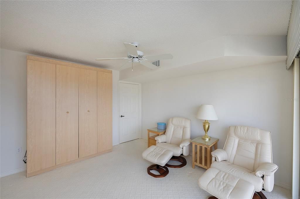 Active With Contract: $389,900 (3 beds, 2 baths, 1668 Square Feet)