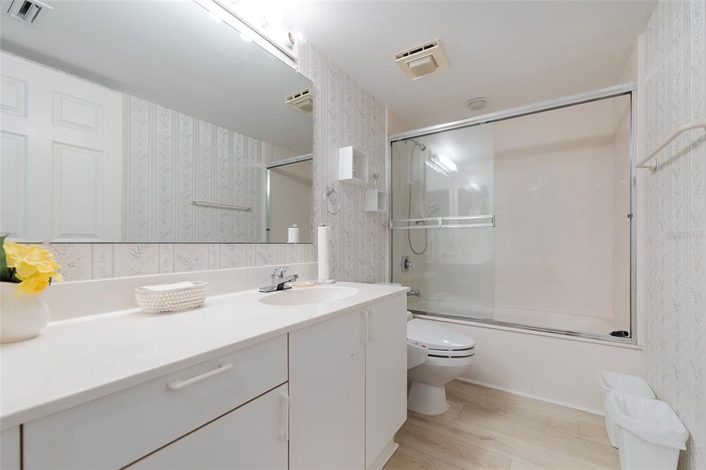 Active With Contract: $389,900 (3 beds, 2 baths, 1668 Square Feet)