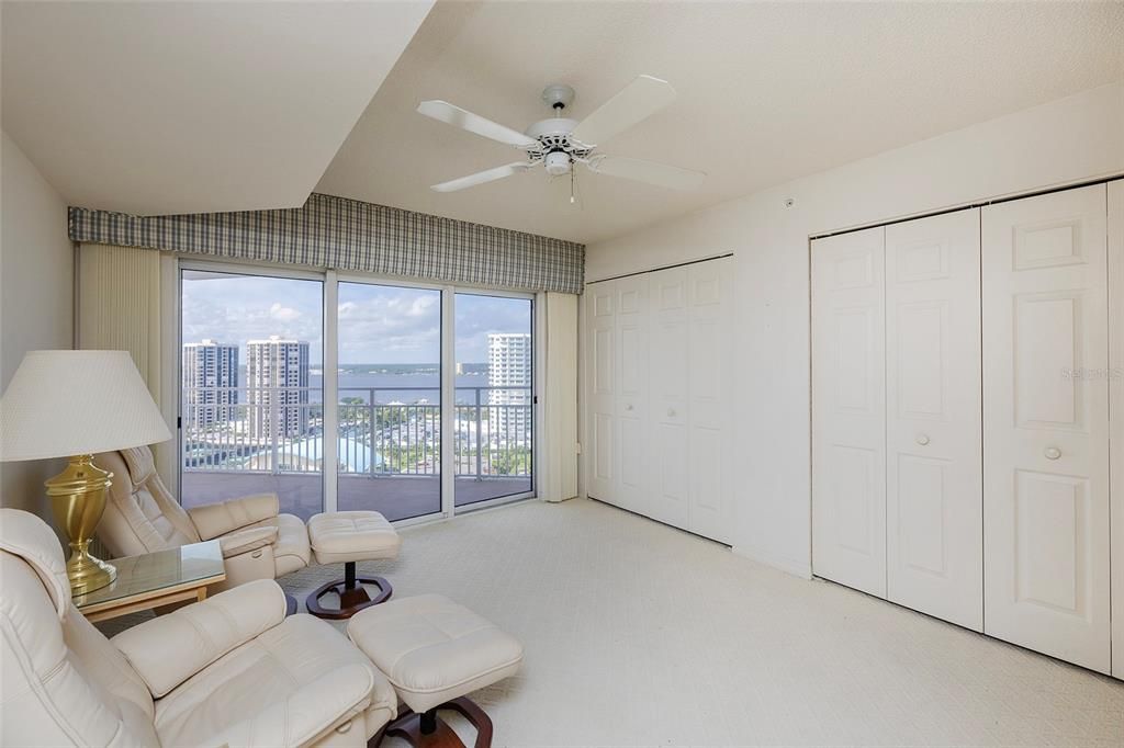 Active With Contract: $389,900 (3 beds, 2 baths, 1668 Square Feet)