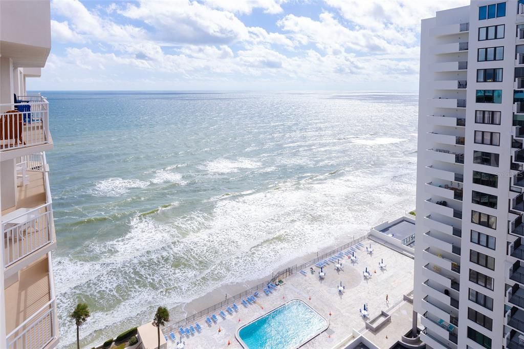 Active With Contract: $389,900 (3 beds, 2 baths, 1668 Square Feet)