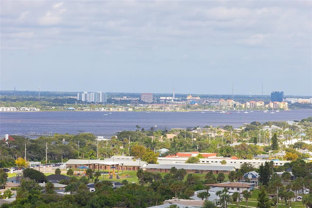 Active With Contract: $389,900 (3 beds, 2 baths, 1668 Square Feet)