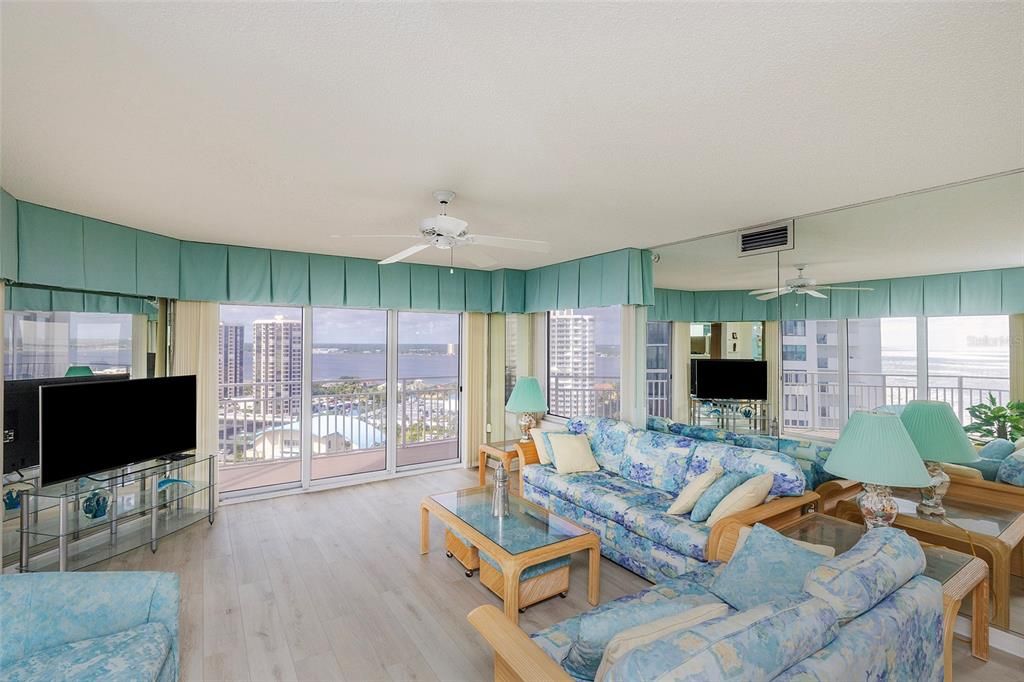 Active With Contract: $389,900 (3 beds, 2 baths, 1668 Square Feet)