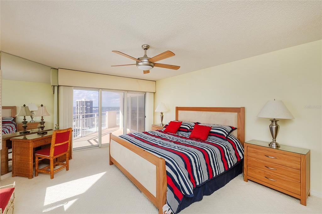 Active With Contract: $389,900 (3 beds, 2 baths, 1668 Square Feet)