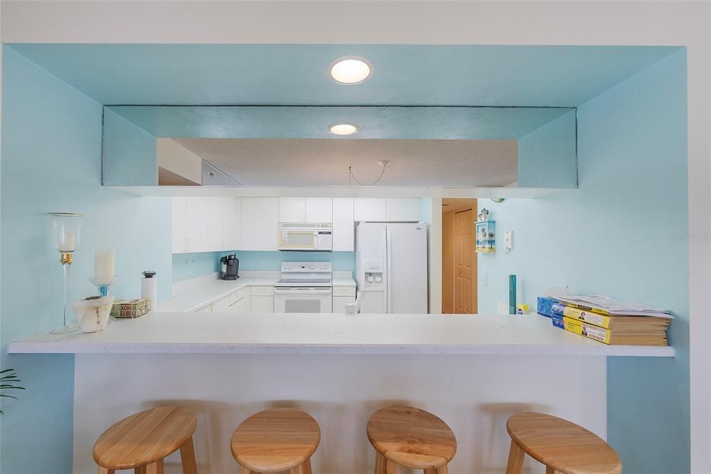 Active With Contract: $389,900 (3 beds, 2 baths, 1668 Square Feet)