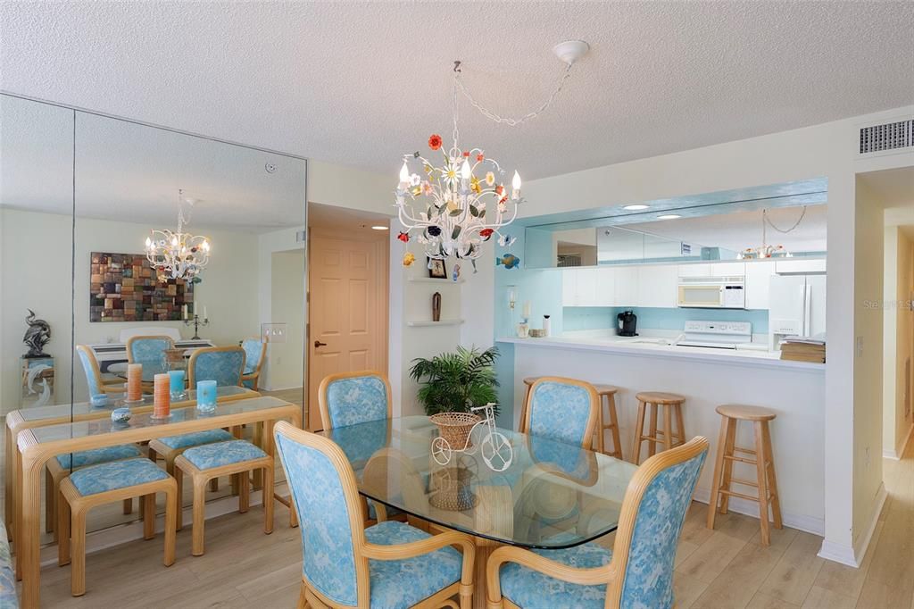 Active With Contract: $389,900 (3 beds, 2 baths, 1668 Square Feet)