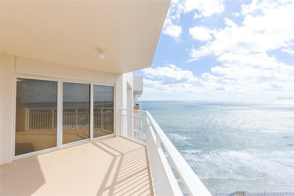 Active With Contract: $389,900 (3 beds, 2 baths, 1668 Square Feet)