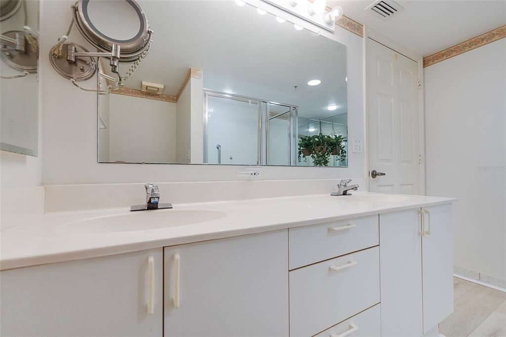 Active With Contract: $389,900 (3 beds, 2 baths, 1668 Square Feet)