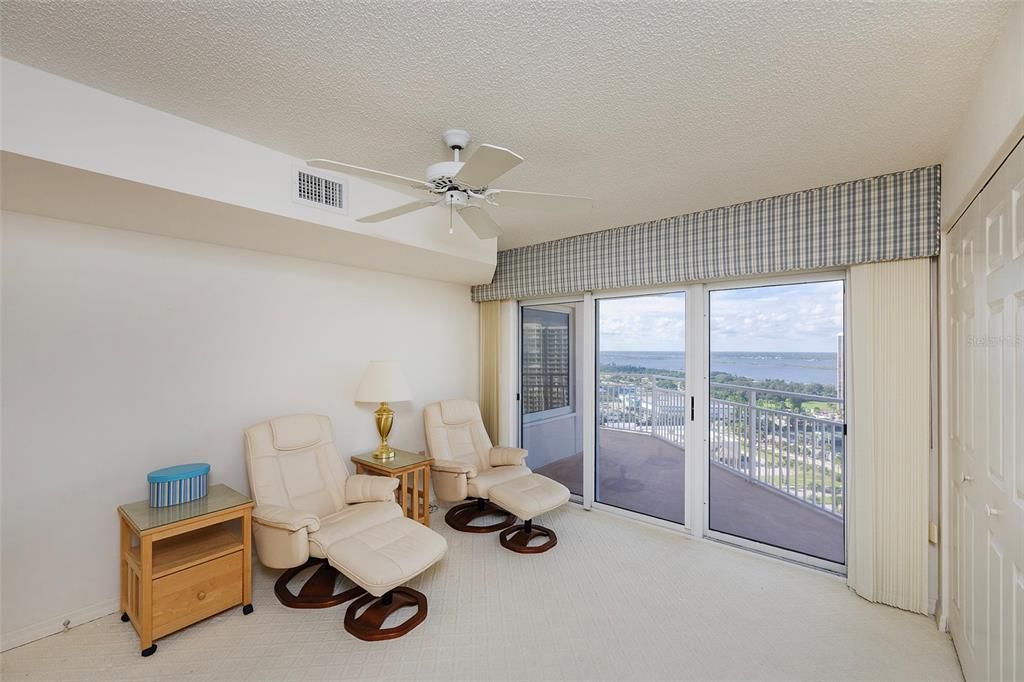 Active With Contract: $389,900 (3 beds, 2 baths, 1668 Square Feet)