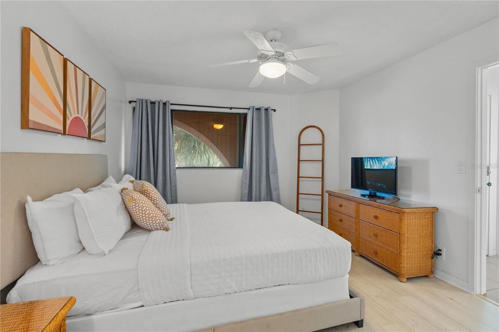 待售: $523,000 (2 贝兹, 2 浴室, 1065 平方英尺)