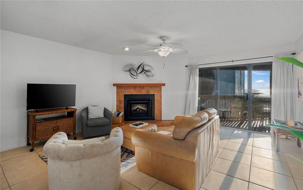 待售: $523,000 (2 贝兹, 2 浴室, 1065 平方英尺)