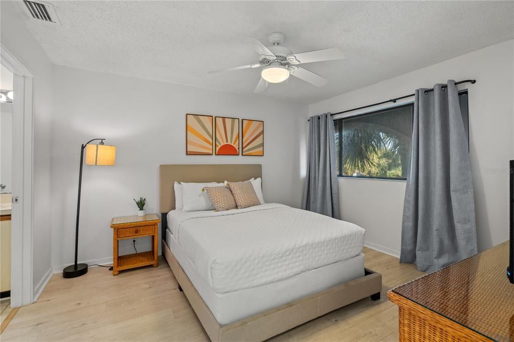 待售: $523,000 (2 贝兹, 2 浴室, 1065 平方英尺)