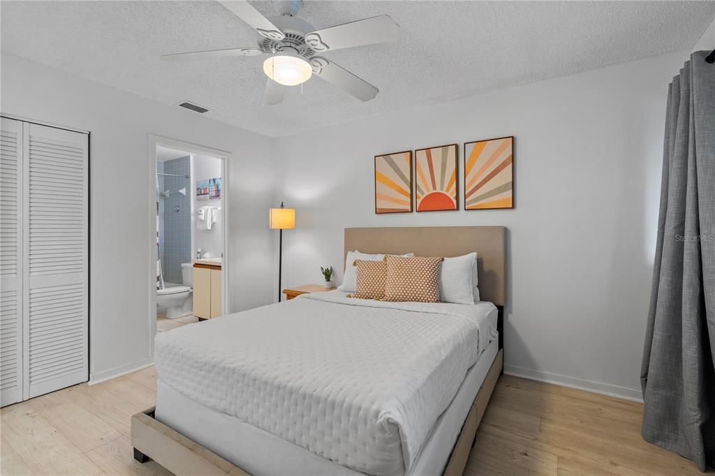 待售: $523,000 (2 贝兹, 2 浴室, 1065 平方英尺)