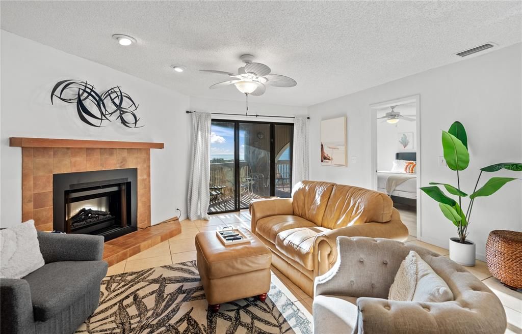 待售: $523,000 (2 贝兹, 2 浴室, 1065 平方英尺)