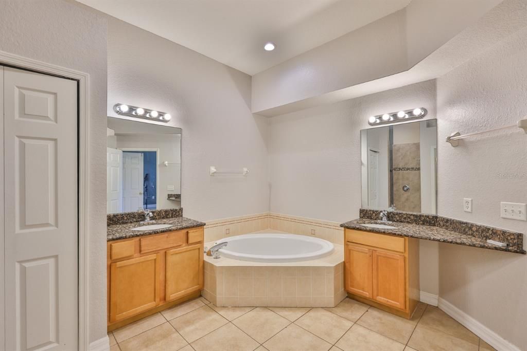 待售: $375,000 (3 贝兹, 2 浴室, 2154 平方英尺)