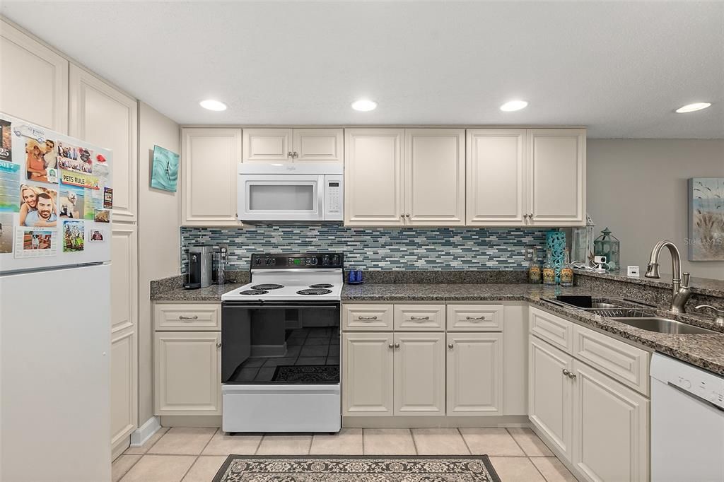 На продажу: $479,000 (2 спален, 2 ванн, 1202 Квадратных фут)