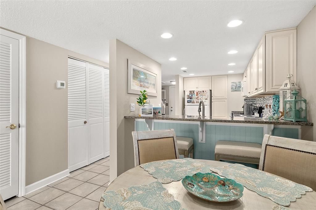 На продажу: $479,000 (2 спален, 2 ванн, 1202 Квадратных фут)