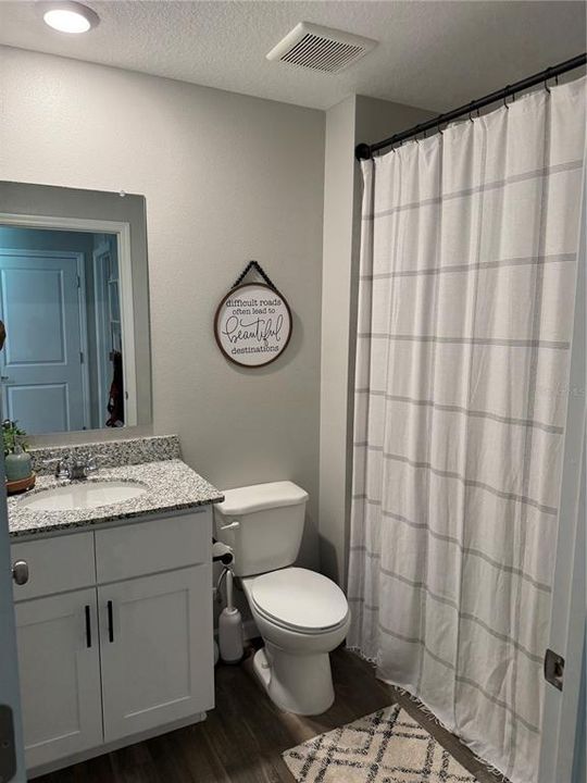 Activo con contrato: $359,900 (4 camas, 3 baños, 1952 Pies cuadrados)