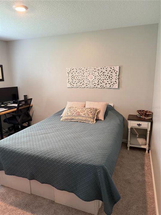 Activo con contrato: $359,900 (4 camas, 3 baños, 1952 Pies cuadrados)