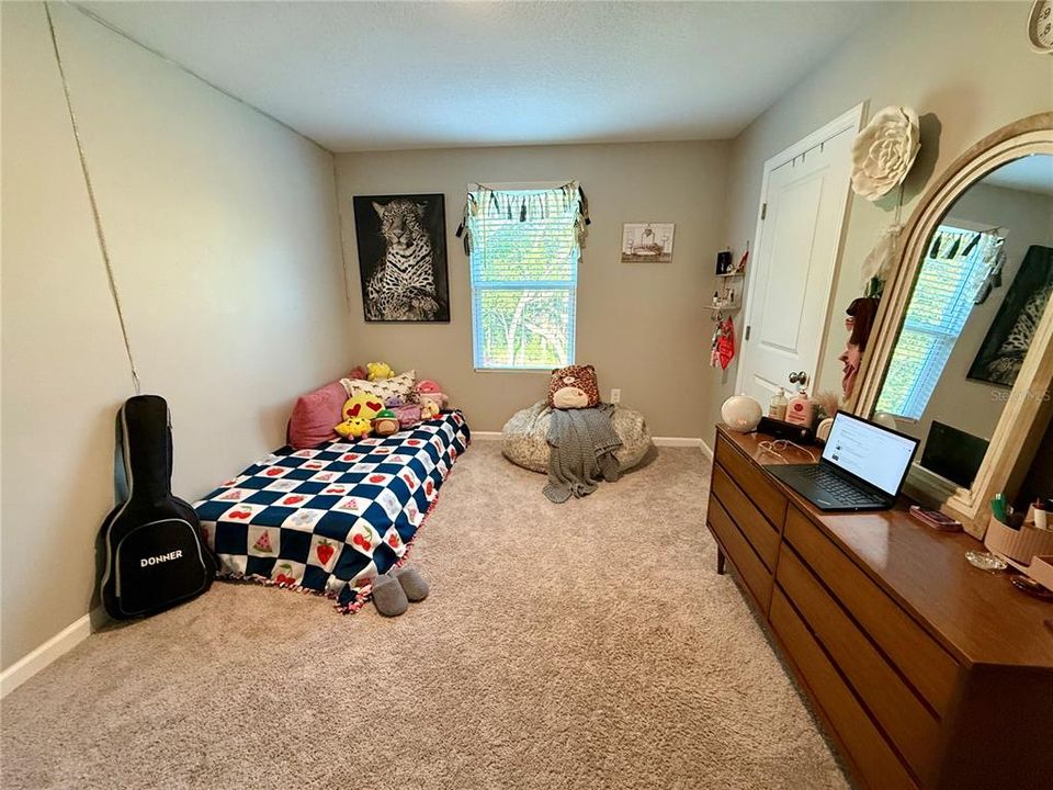 Activo con contrato: $359,900 (4 camas, 3 baños, 1952 Pies cuadrados)