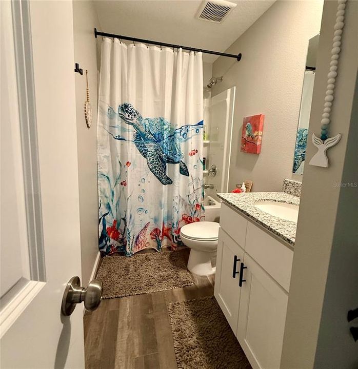 Activo con contrato: $359,900 (4 camas, 3 baños, 1952 Pies cuadrados)