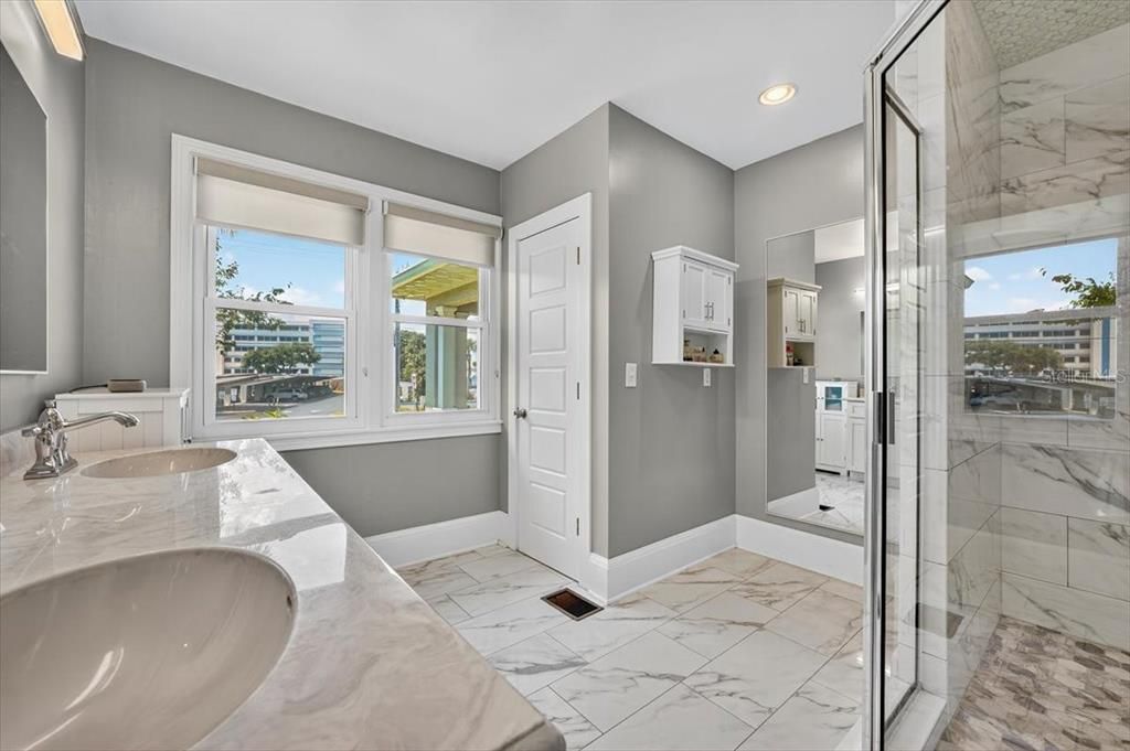 Active With Contract: $895,000 (6 beds, 5 baths, 3603 Square Feet)