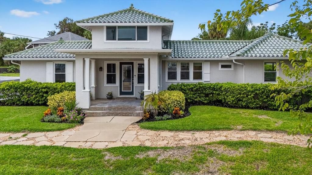 Active With Contract: $895,000 (6 beds, 5 baths, 3603 Square Feet)