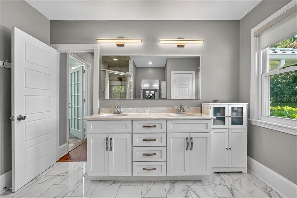 Active With Contract: $895,000 (6 beds, 5 baths, 3603 Square Feet)