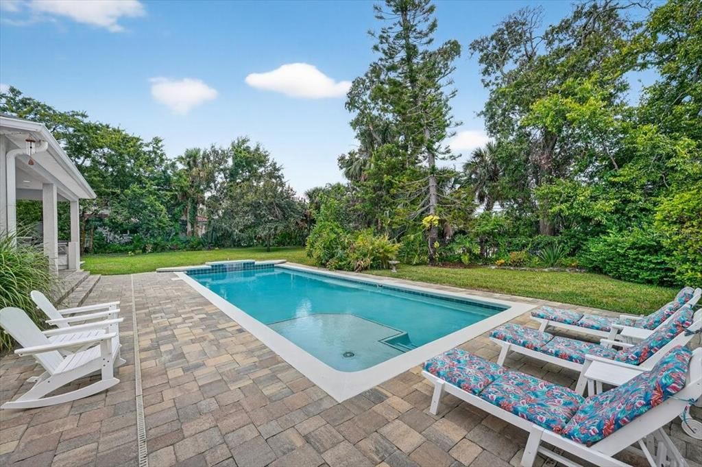 Active With Contract: $895,000 (6 beds, 5 baths, 3603 Square Feet)