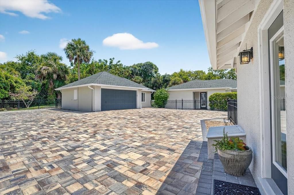 Active With Contract: $895,000 (6 beds, 5 baths, 3603 Square Feet)