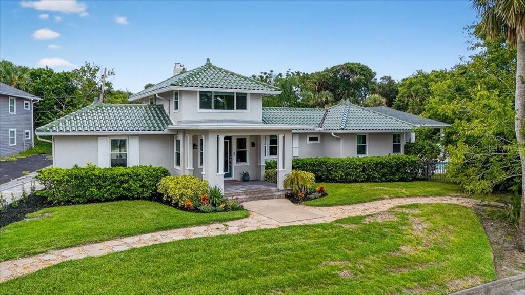 Active With Contract: $895,000 (6 beds, 5 baths, 3603 Square Feet)