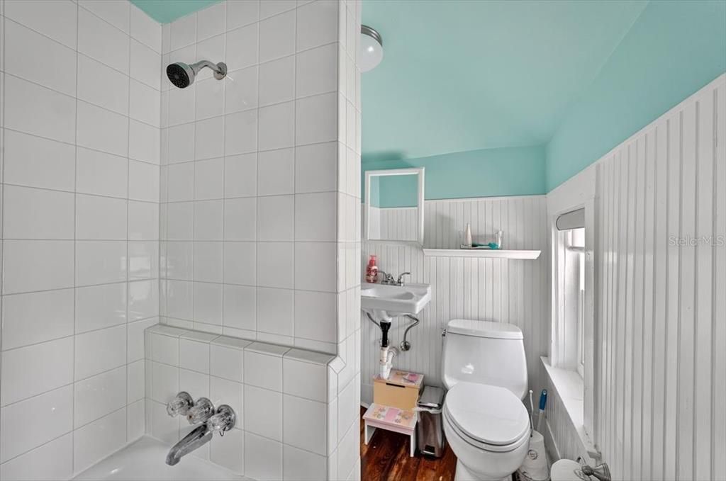 Active With Contract: $895,000 (6 beds, 5 baths, 3603 Square Feet)