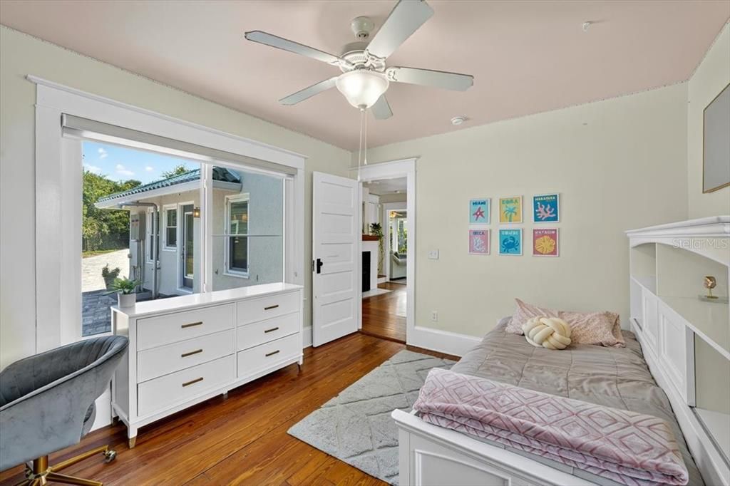 Active With Contract: $895,000 (6 beds, 5 baths, 3603 Square Feet)