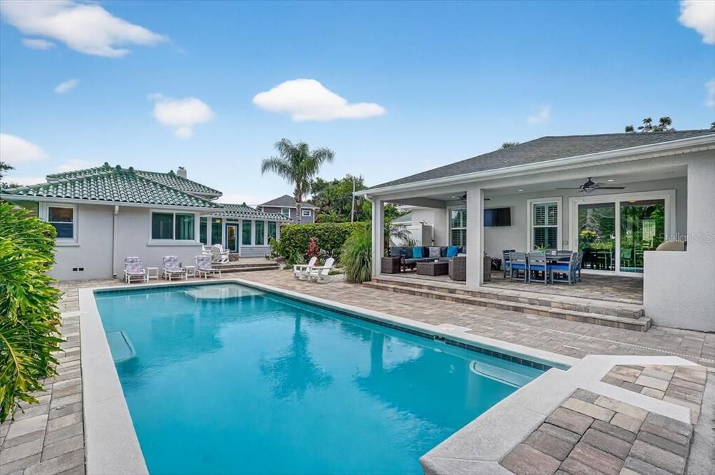 Active With Contract: $895,000 (6 beds, 5 baths, 3603 Square Feet)