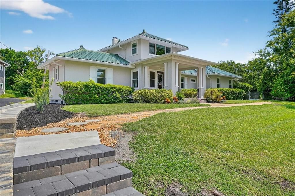 Active With Contract: $895,000 (6 beds, 5 baths, 3603 Square Feet)