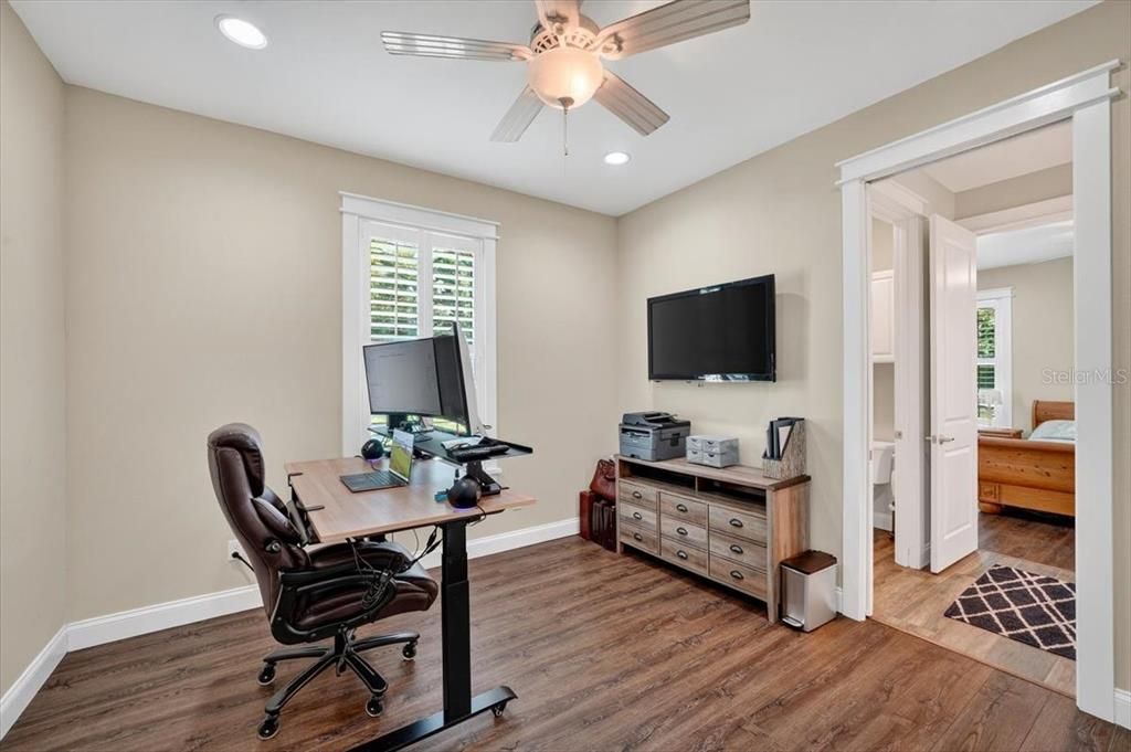 Active With Contract: $895,000 (6 beds, 5 baths, 3603 Square Feet)