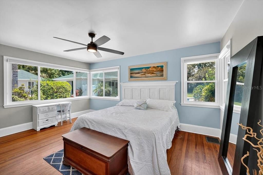 Active With Contract: $895,000 (6 beds, 5 baths, 3603 Square Feet)