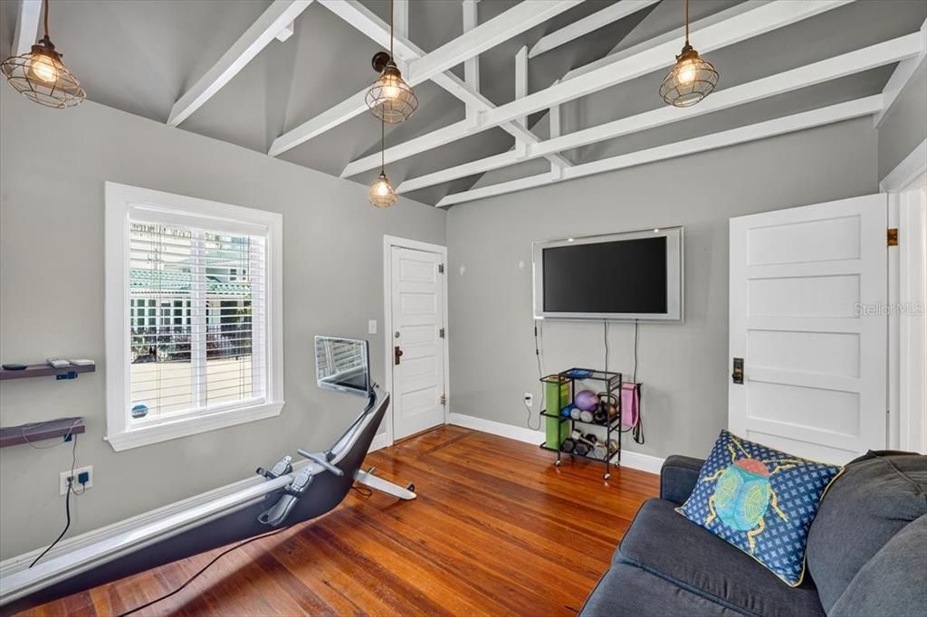 Active With Contract: $895,000 (6 beds, 5 baths, 3603 Square Feet)