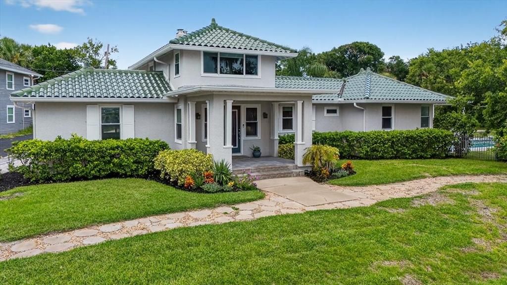 Active With Contract: $895,000 (6 beds, 5 baths, 3603 Square Feet)