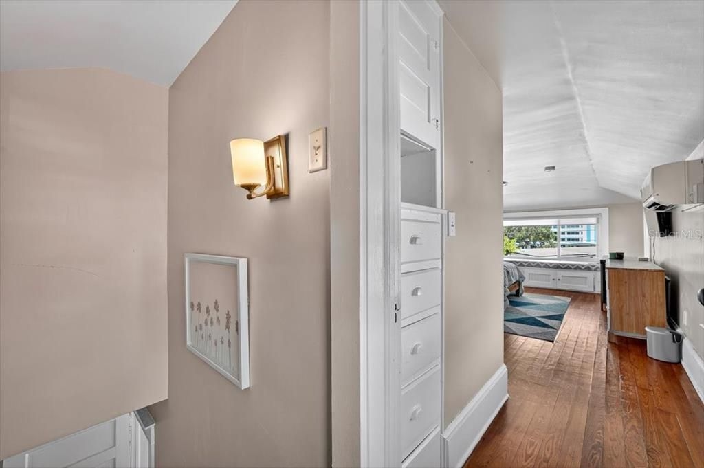 Active With Contract: $895,000 (6 beds, 5 baths, 3603 Square Feet)