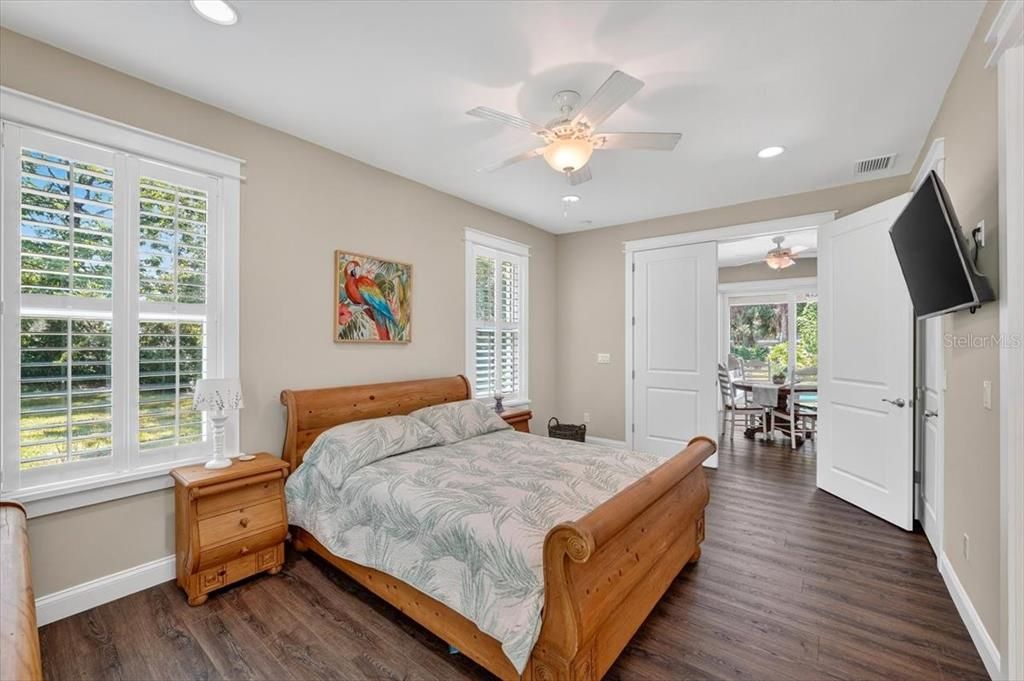 Active With Contract: $895,000 (6 beds, 5 baths, 3603 Square Feet)