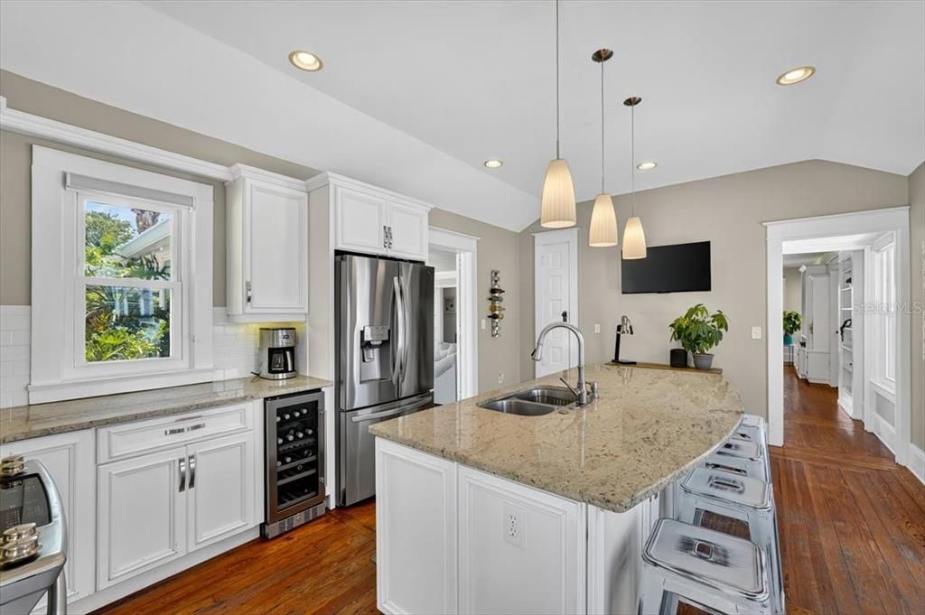 Active With Contract: $895,000 (6 beds, 5 baths, 3603 Square Feet)