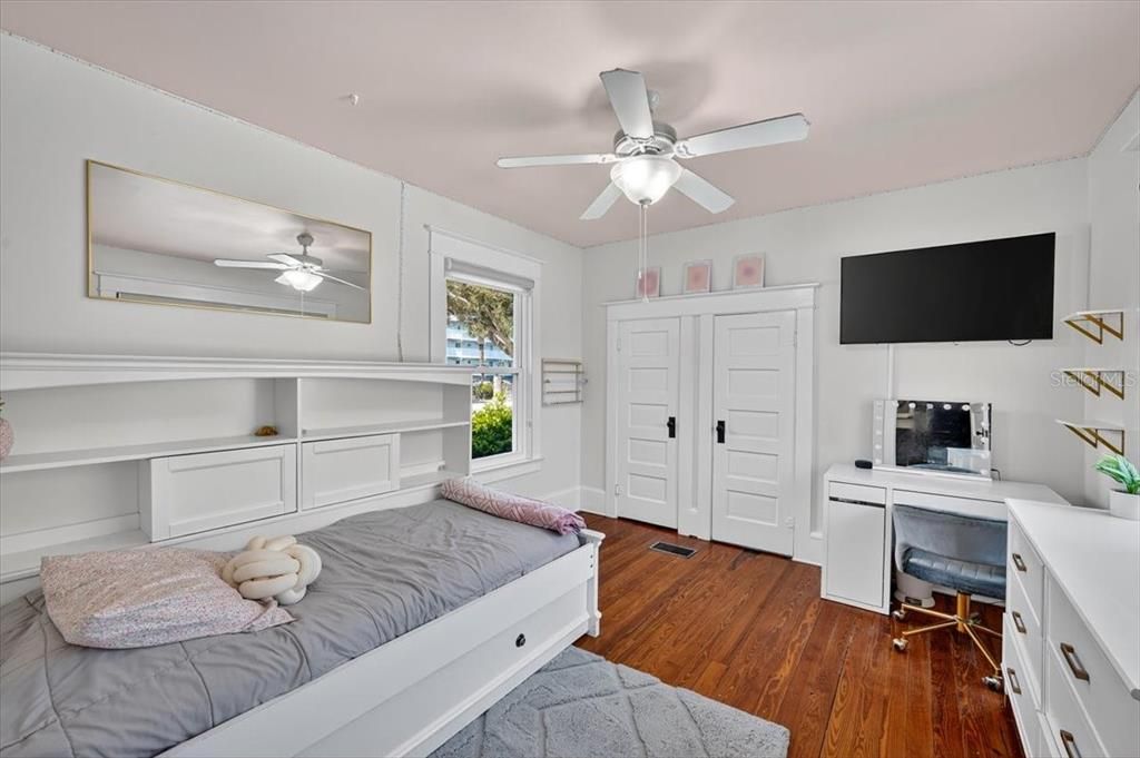 Active With Contract: $895,000 (6 beds, 5 baths, 3603 Square Feet)