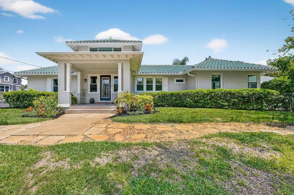 Active With Contract: $895,000 (6 beds, 5 baths, 3603 Square Feet)