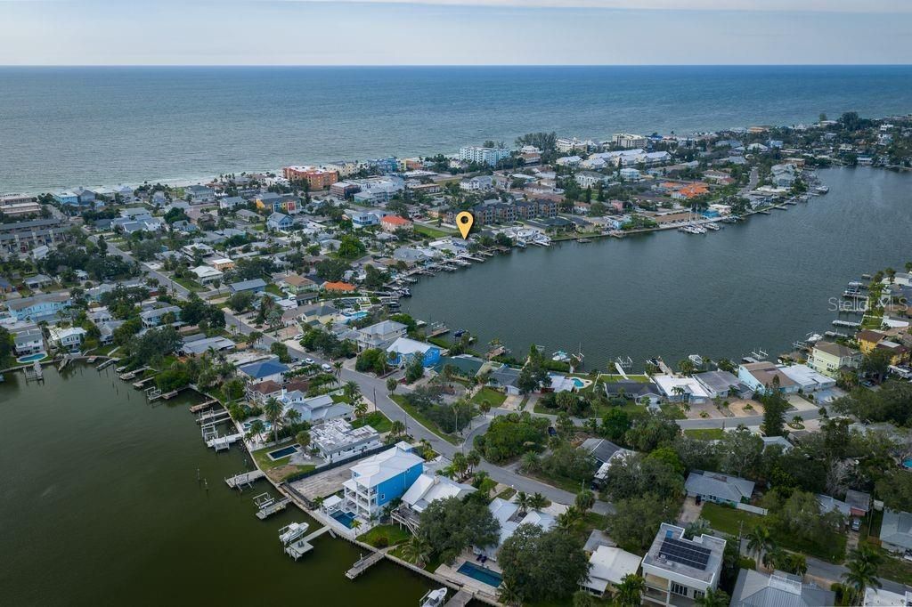 For Sale: $950,000 (2 beds, 2 baths, 1351 Square Feet)