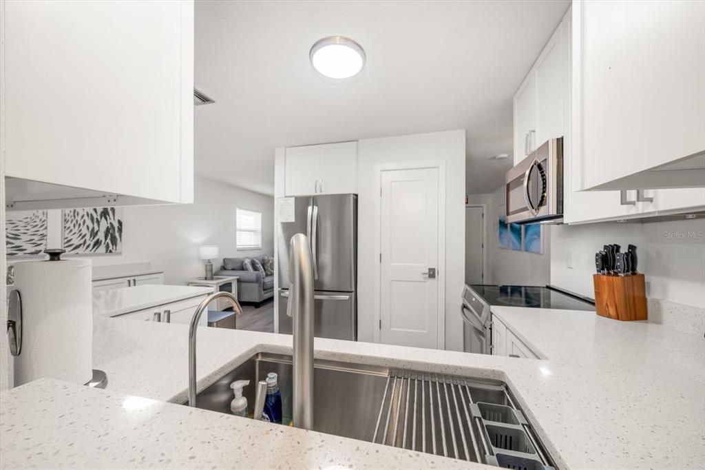 For Sale: $950,000 (2 beds, 2 baths, 1351 Square Feet)