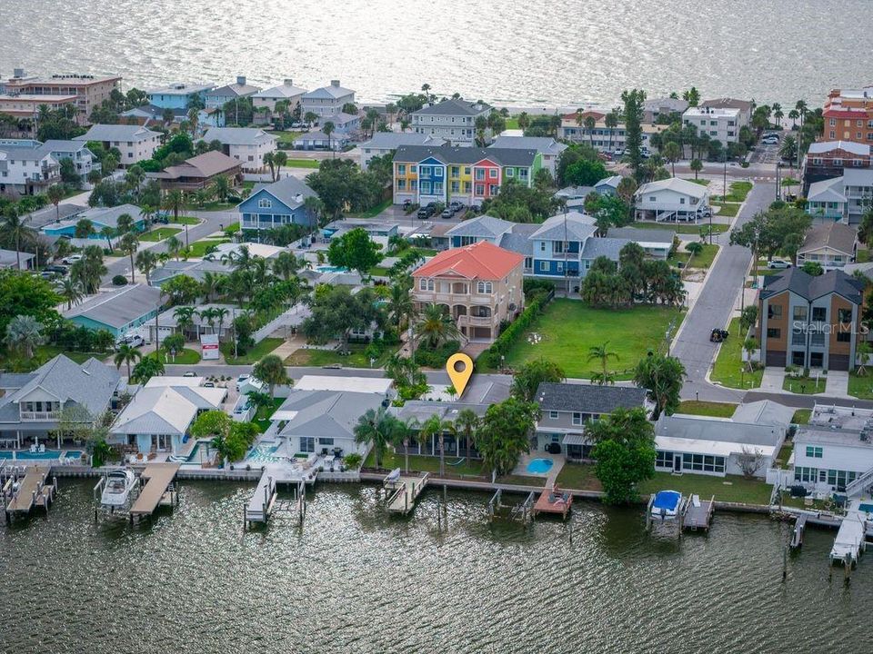 For Sale: $950,000 (2 beds, 2 baths, 1351 Square Feet)