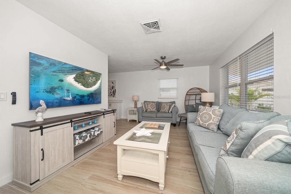 For Sale: $950,000 (2 beds, 2 baths, 1351 Square Feet)