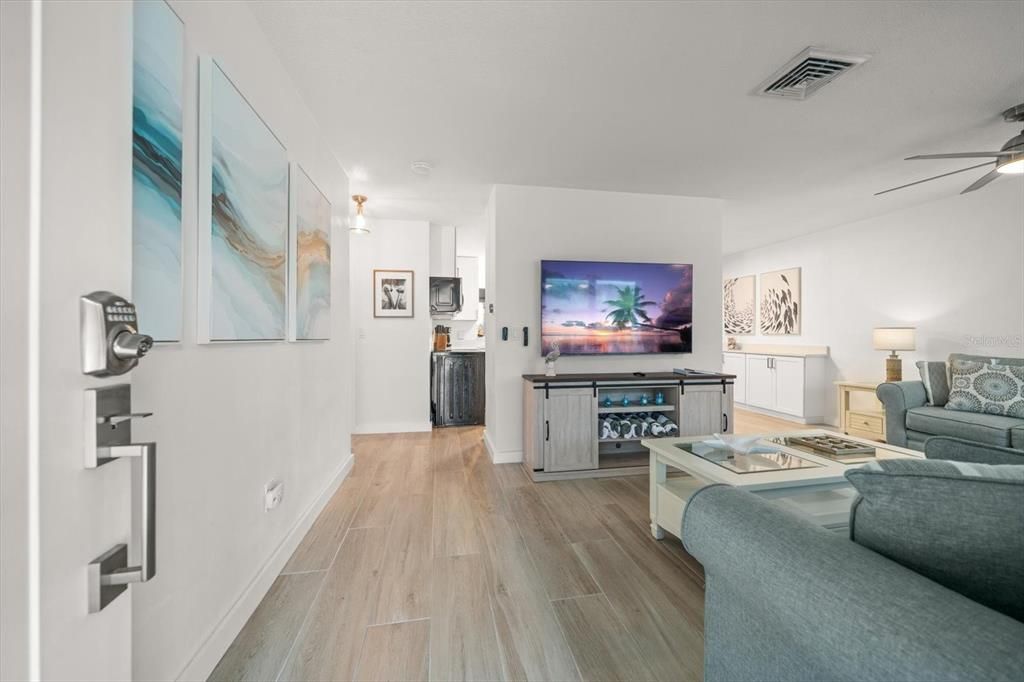 For Sale: $950,000 (2 beds, 2 baths, 1351 Square Feet)