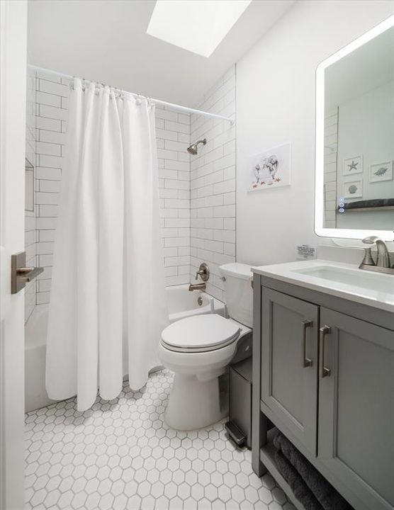 For Sale: $950,000 (2 beds, 2 baths, 1351 Square Feet)